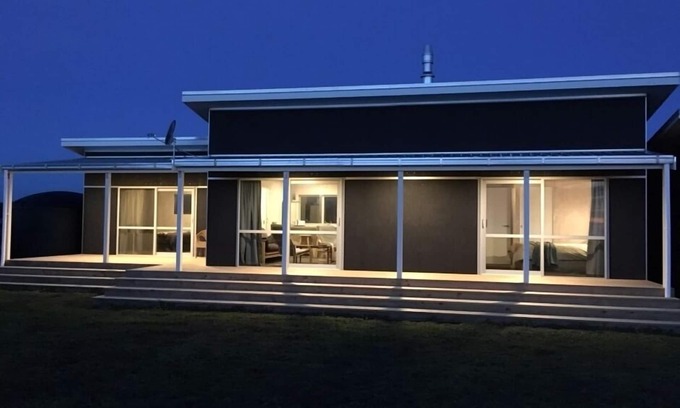 Warea House | Surf highway coast house. ocean front bach