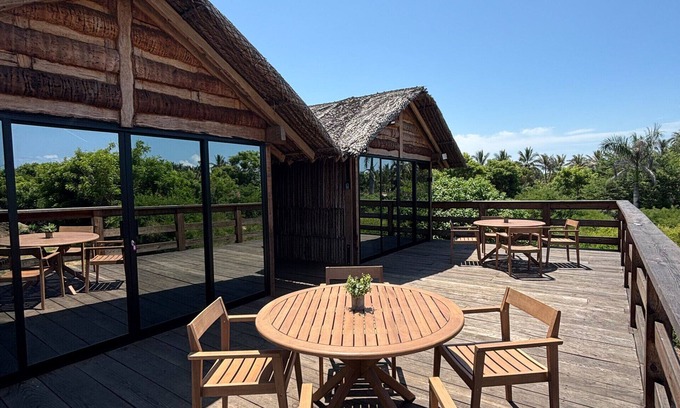 Elota Cabin | Surf Cabin Oceanfront – Celestino Gazca