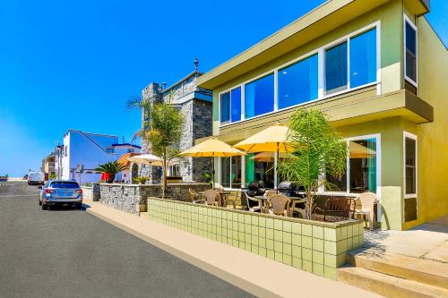 West Newport House | Surf N Sand 1