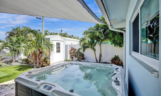 Harbor Village House | Surf N Turf 5 minutes to the beach & Glow in the Dark putting green