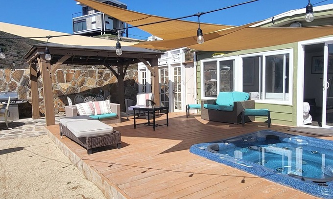 El Sauzal House | Surf View Casita Verde Jacuzzi , wineries, breweries Restaurants Beach