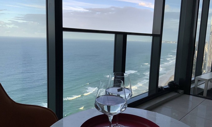 Surfers Paradise Apartment | Surfers Paradise Beach Front Skyline 2 Bedroom Luxury Apartment.