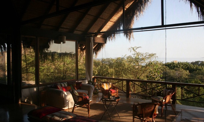 Mancora Villa | Surfingbirds Home for Surfers and Birdwatchers, restaurants at walking-distance