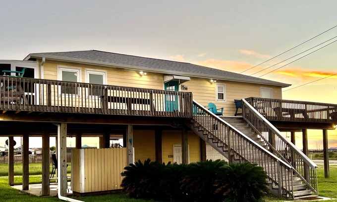 Surfside Beach House | Surfside Beach Home 6 beds. Sleeps 8 to 10