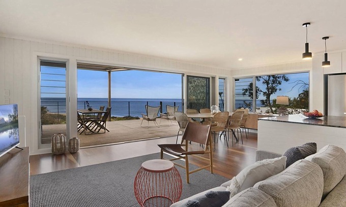 Killcare House | 'Surfside' by Accom Holidays