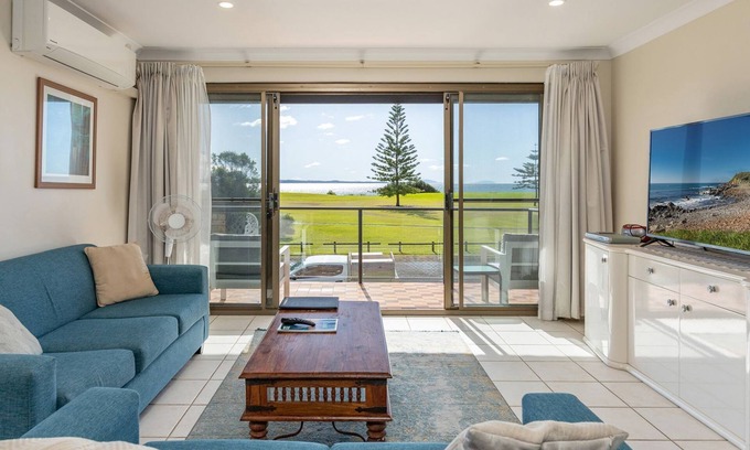 Forster Apartment | Surfspray 3 - Pebbly Beach