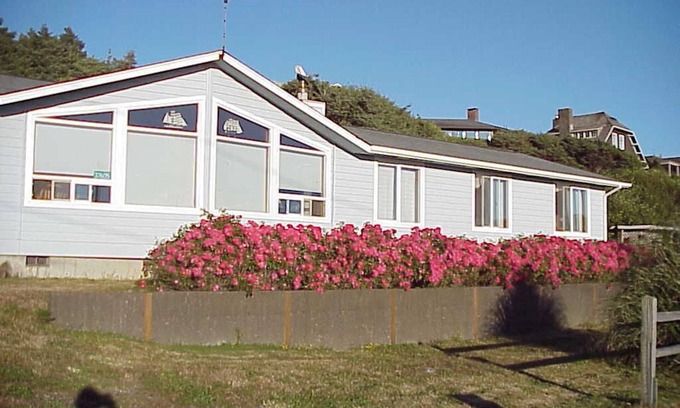 Neahkahnie Beach House | Surfwatcher: Great Ocean View, Across from Beach in Neahkahnie. Sleeps 8