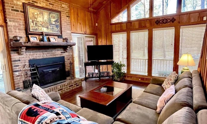 Counce Cabin | Surprise Valley - 3/2 Pickwick Lake Cabin - no pet fee