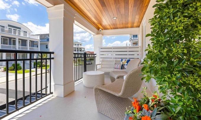 Ventnor City Hotel | Surrey Beach House