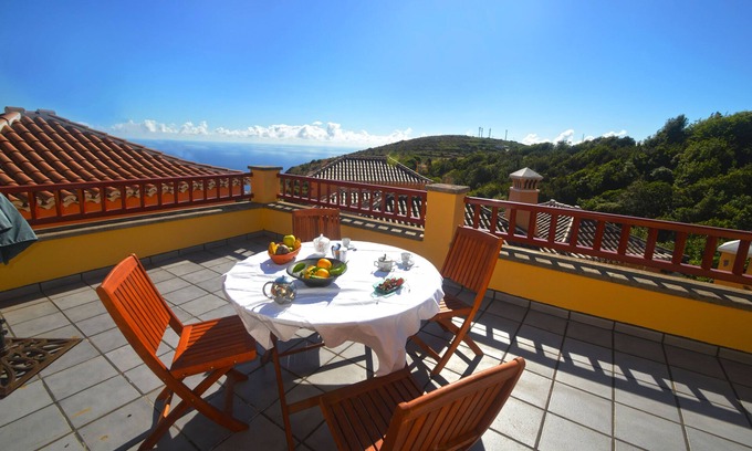 El Granel Cottage | Surrounded by orchards and close to Santa Cruz de La Palma
