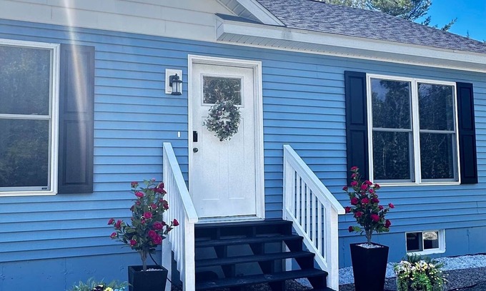Ellsworth House | Sustainable 4-Season Ranch 30 mi to Acadia