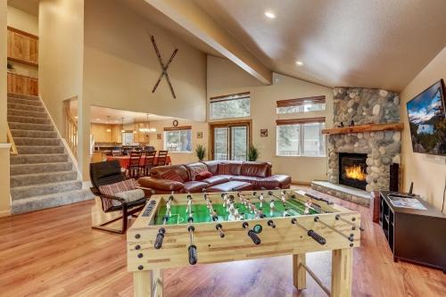 Montgomery Estates House | Sutter Trail Sparkles - Air conditioned large family home