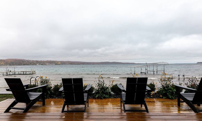 Suttons Bay House | Suttons Bay Waterfront Vacation Home