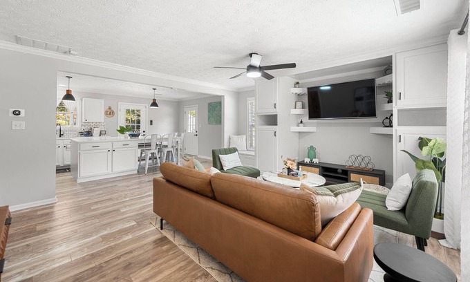 Suwanee House | Suwanee urban haven