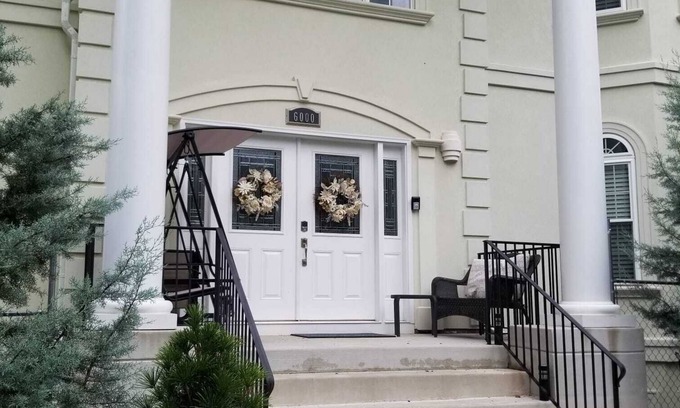 Derwood Apartment | Suzie's Luxurious 2 Bedrooms 2 Bathrooms 1550 sf