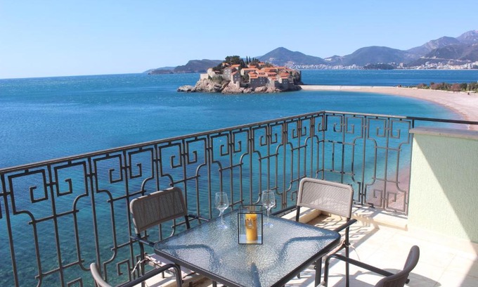 Sveti Stefan Apartment | Sveti Stefan Beach Apartment