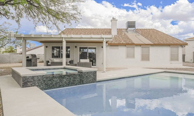 Highland Hills House | SVS: 4 Bedroom Henderson Home with Pool Table & Pool