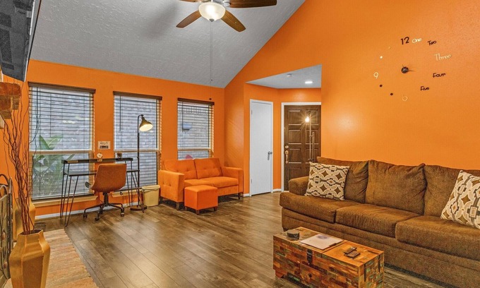 Greater Fondren Southwest House | "SW Houston Eclectic Living" Long Stays Welcome!