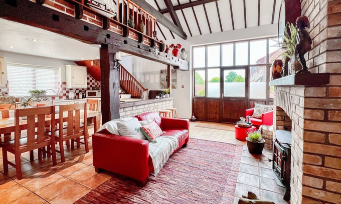 Bodham House | Swallow Barn - Three Bedroom House, Sleeps 6