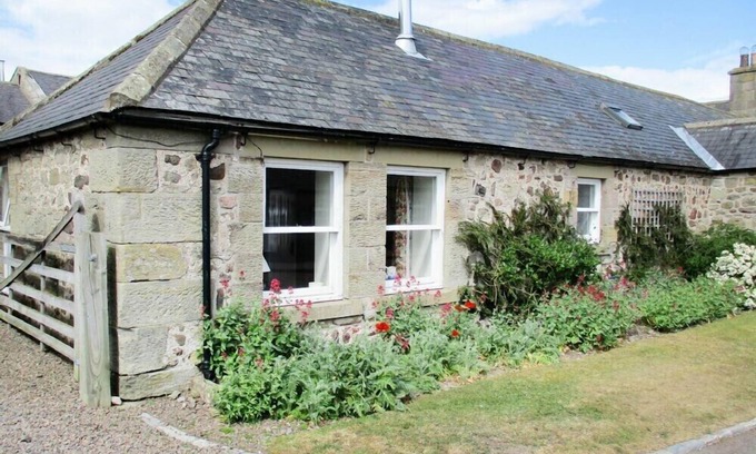 Old Bewick Cottage | SWALLOW COTTAGE (NR POWBURN), country holiday cottage in Powburn