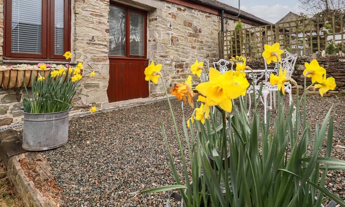 Lower Trengale Cottage | SWALLOW COTTAGE, pet friendly, with open fire in Lostwithiel