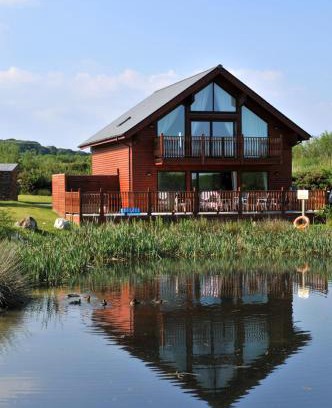 Winnard's Perch Resort | Swallow Lodge with Hot Tub, dogs welcome sleeps 8, Great resort Facilities