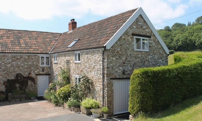 Monkton Cottage | SWALLOWS COTTAGE, pet friendly, luxury holiday cottage in Honiton