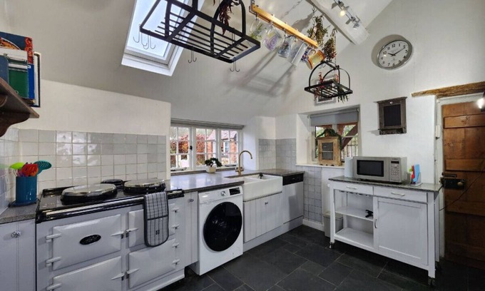 Kidlington House | Swan Cottage, 2-Bedroom, Canal View, Parking, Wifi, Oxford