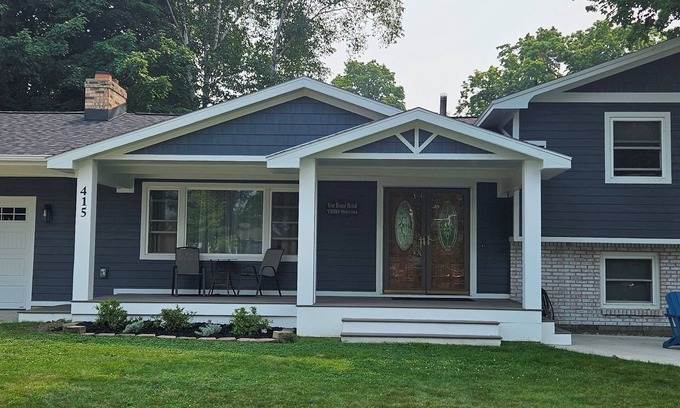 Elk Rapids House | Swan Float Inn- Perfect Location- Beach AND Village of Elk Rapids!