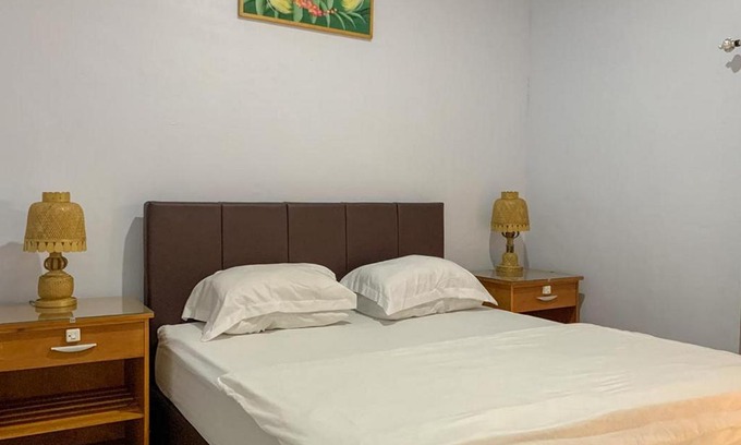Labuhan Pandan House | Swan Homestay Near Pantai Gili Lampu RedPartner