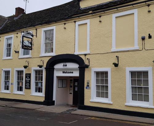 Ozleworth Hotel | Swan Hotel