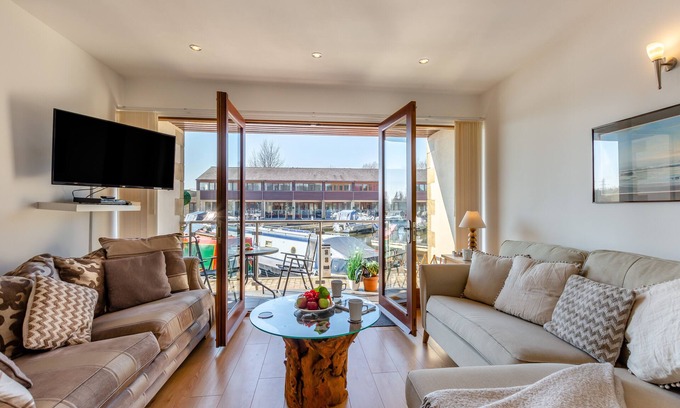 Tewitfield House | Swan House - Two Bedroom House, Sleeps 4