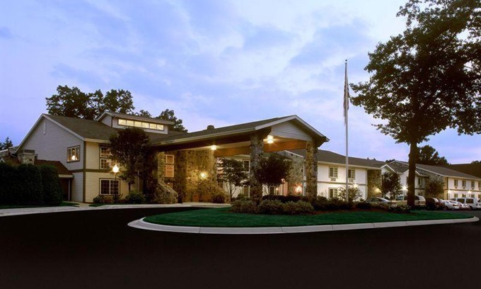 Tyner Resort | Swan Lake Resort