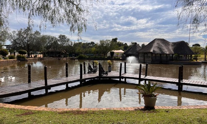Benoni Cabin | Swan Lake Suites