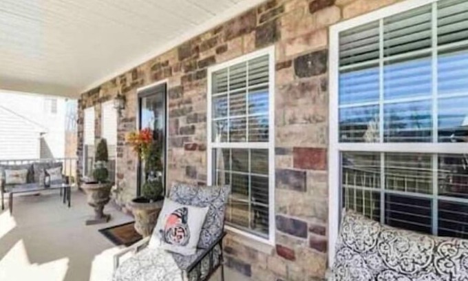 Ampthill House | 🦢Swanhaven nOffers Serene, Corporate Style Waterfront Luxury Living