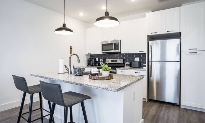 Castleberry Hill Apartment | Swanky Atlanta Apartment-located in the heart of the city!