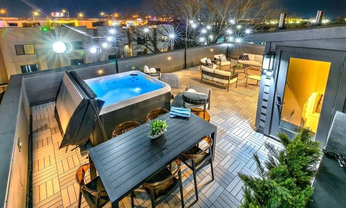 Katie Hill Neighborhood House | Swanky Nash Retreat - 14 Beds, Hot Tub & Game Room