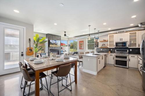 Old Town North House | Swanky Townhome near Old Town, Breweries & River!