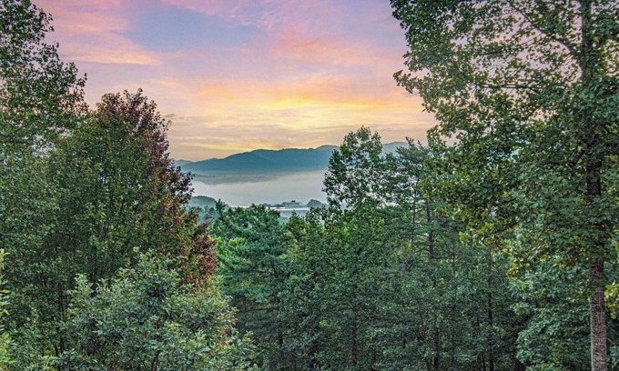Swannanoa House | Swannanoa Sanctuary | Views | Hot Tub | Gameroom