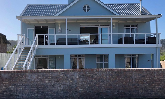 Sedgefield House | Swans Nest Home in Sedgefield Myoli Beach is pet friendly and near to the beach