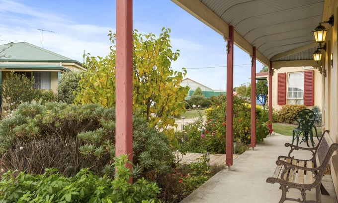 Swansea Cottage | Swansea Cottages - 2 bedroom cottages - Adjacent the beach.