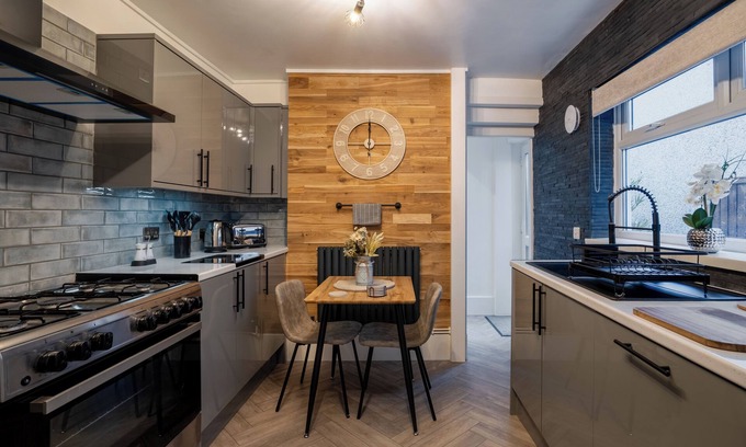 St. Thomas House | Swansea Waterfront View Windmill Terrace