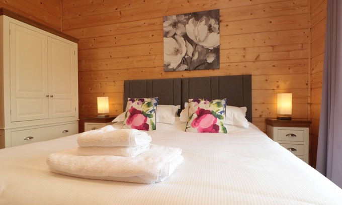 Driffield Cottage | SWAYTHORPE LODGE, pet friendly, with a garden in Nafferton