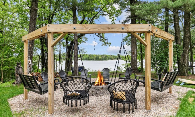 Wautoma House | Sweater Weather- Hot Tub, SUPs, Fire, & Chill Spot