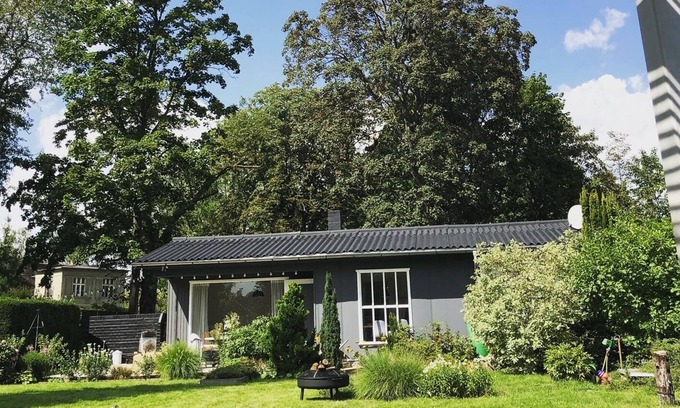 Altlandsberg House | Swedish summer house in the countryside near the lake.