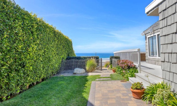 Western Malibu House | Sweeping Ocean Views of Zuma Beach