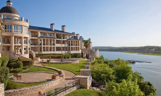 Highland Lake Estates Condo | Sweeping Views of Lake Travis, Luxury Resort Amenities with 3 Pools, Hot Tub and Fitness Center