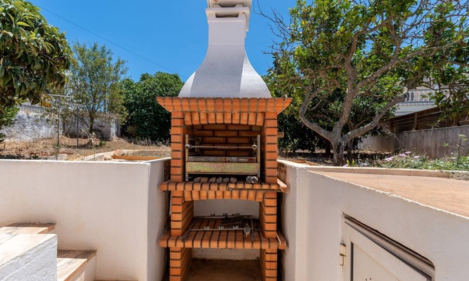 Espiche House | Sweet 2 BDR House With Patio by LovelyStay