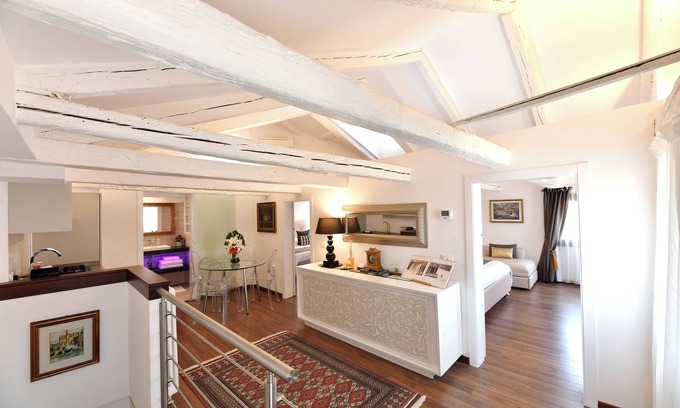 Santa Croce Apartment | Sweet Apartment Frari