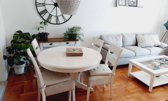 Bar Apartment | Sweet Apartment